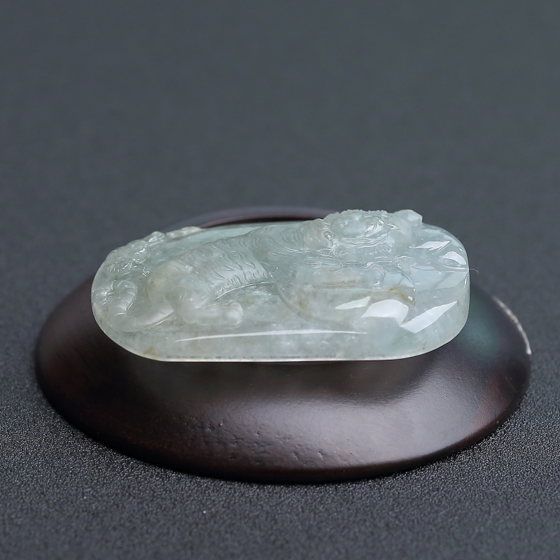 缅甸天然冰种浅绿翡翠吊坠-红掌柜