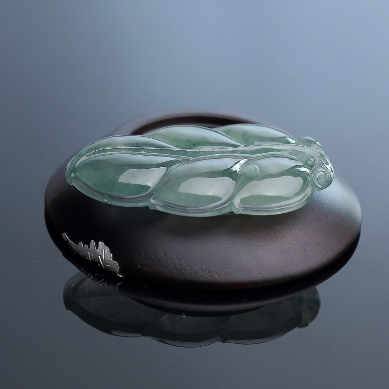 缅甸糯冰种浅绿翡翠吊坠-红掌柜