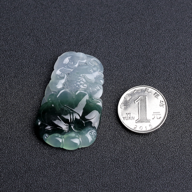 天然飘花翡翠连年有余吊坠 - 红掌柜