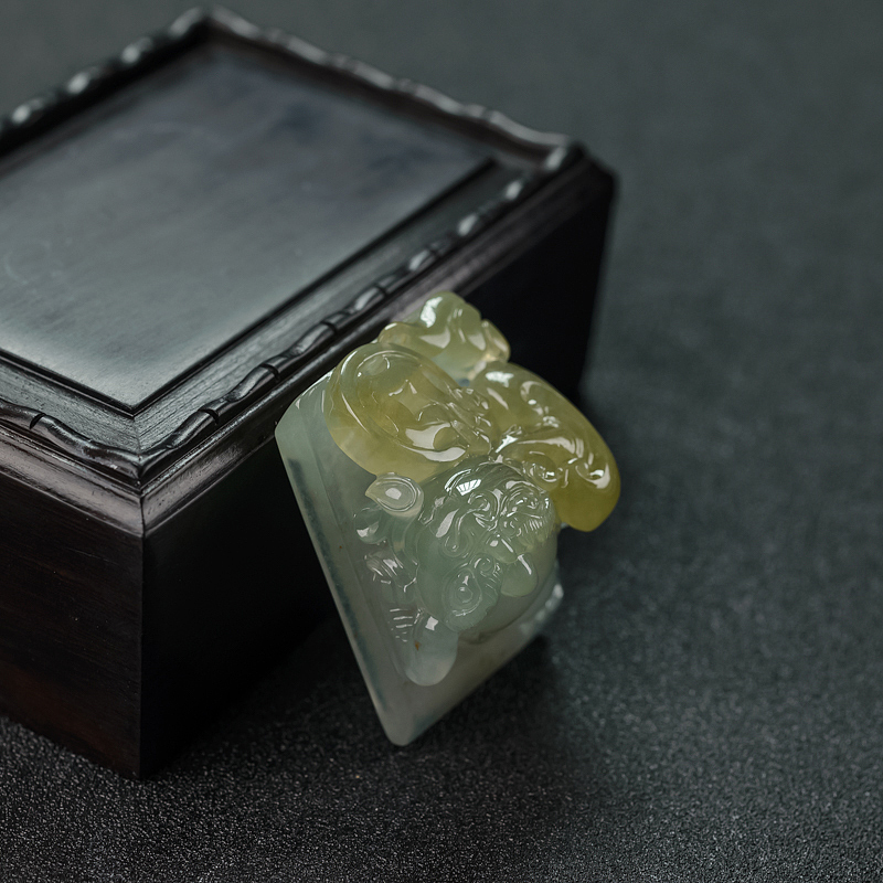 糯冰种翡翠三足金蟾吊坠-红掌柜