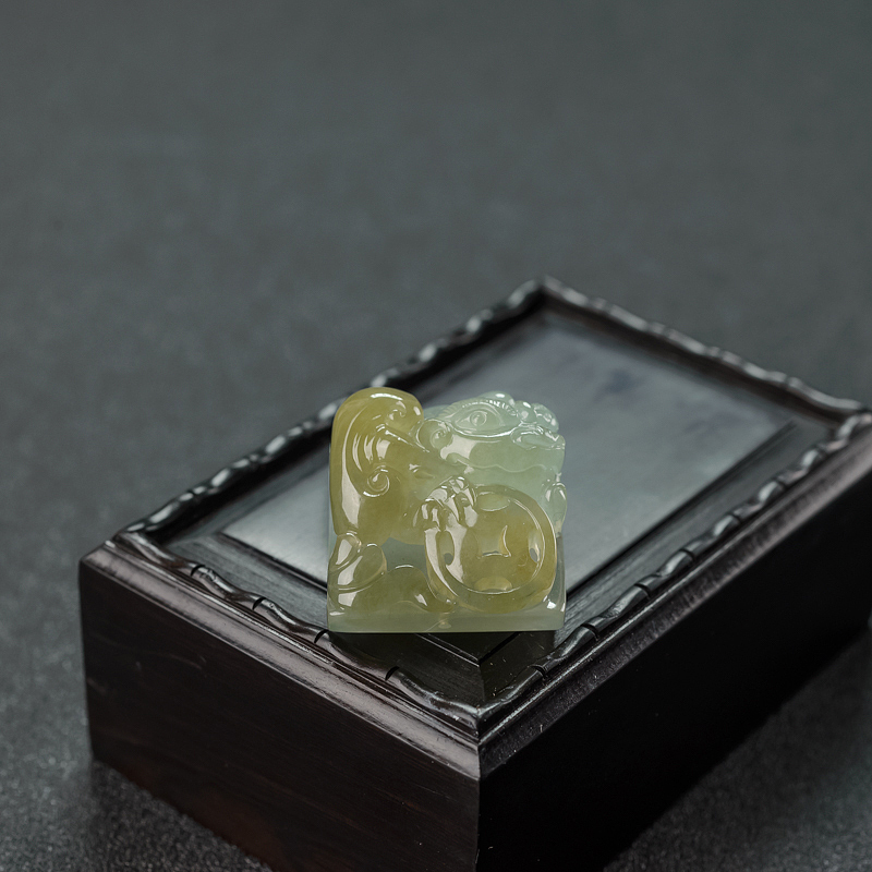 糯冰种翡翠三足金蟾-红掌柜