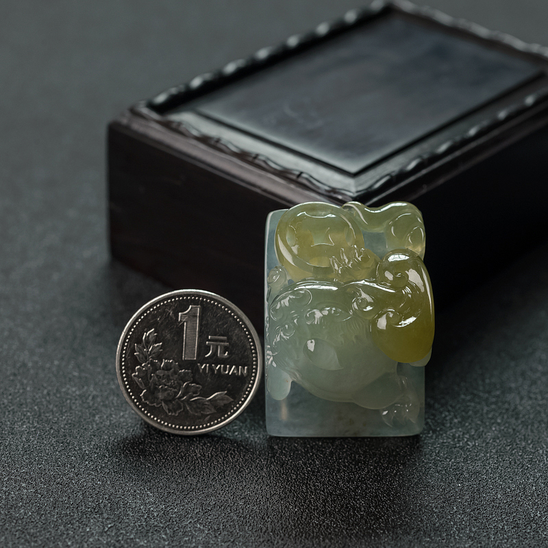 天然翡翠三足金蟾吊坠-红掌柜