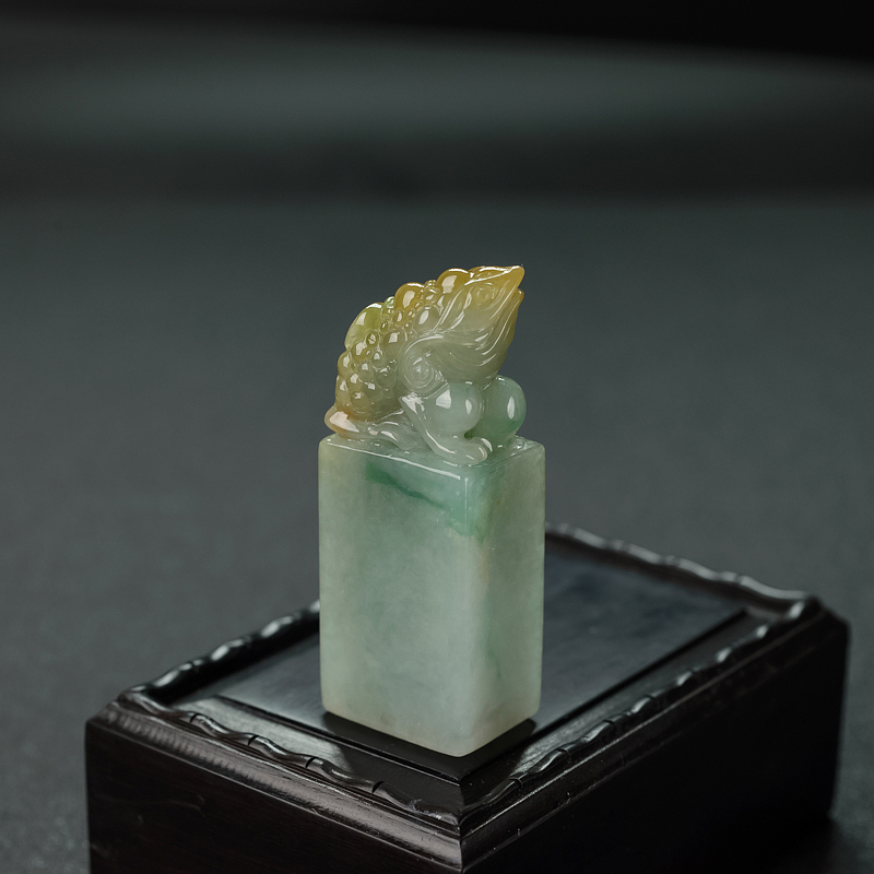 糯种俏色翡翠三足金蟾印章-红掌柜