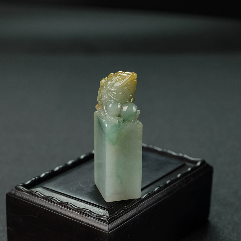 糯种俏色翡翠三足金蟾-红掌柜