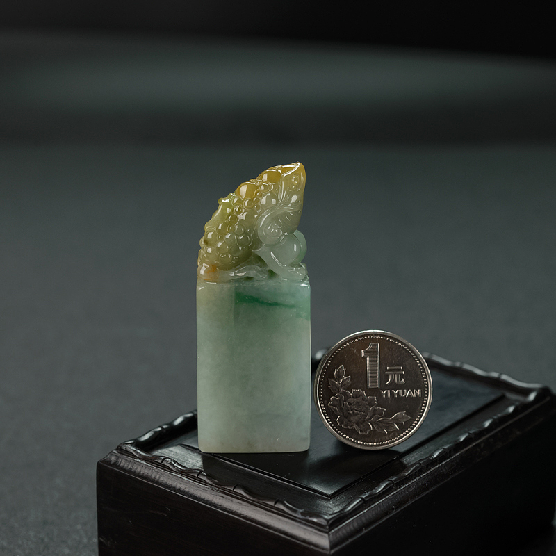 糯种翡翠三足金蟾-红掌柜