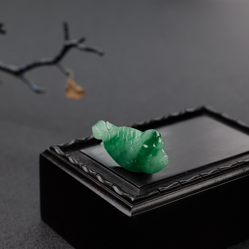 A货天然糯种飘翠翡翠鱼吊坠 - 红掌柜