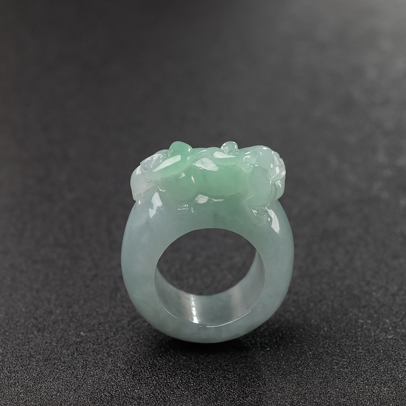 缅甸糯种浅绿翡翠貔貅戒指-红掌柜