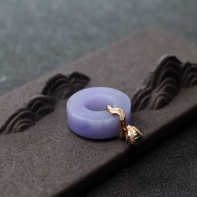 18K金镶钻翡翠路路通吊坠-红掌柜