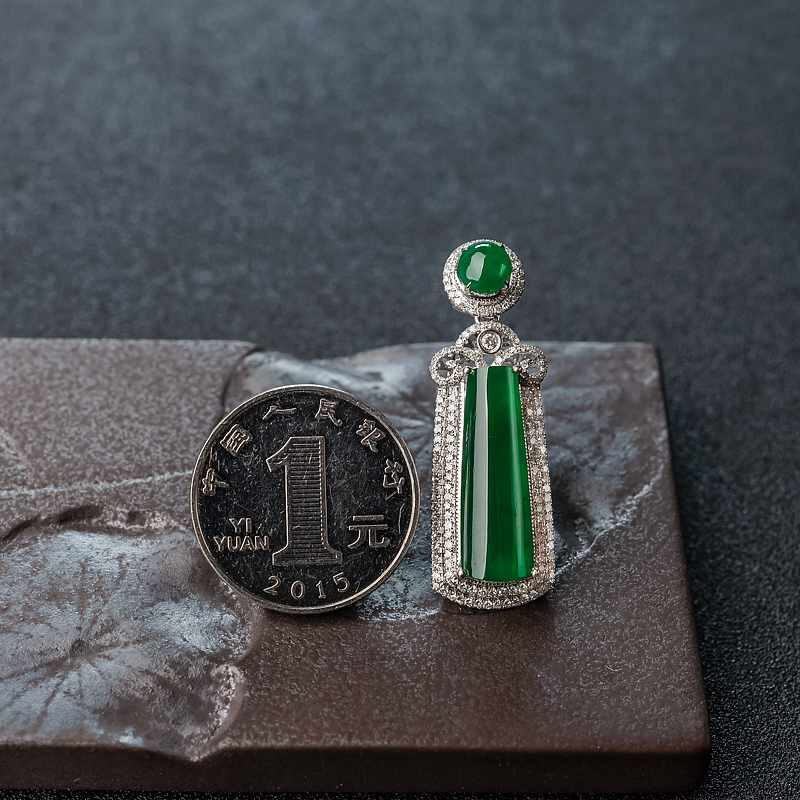 糯冰种翡翠吊坠-红掌柜