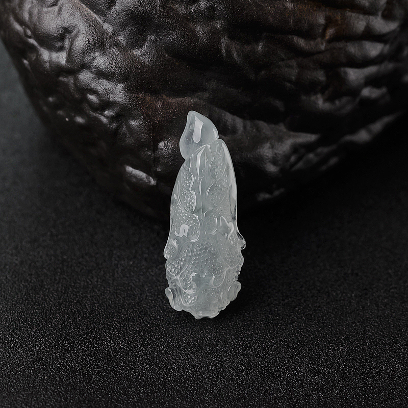 冰种浅绿翡翠大白菜吊坠-红掌柜
