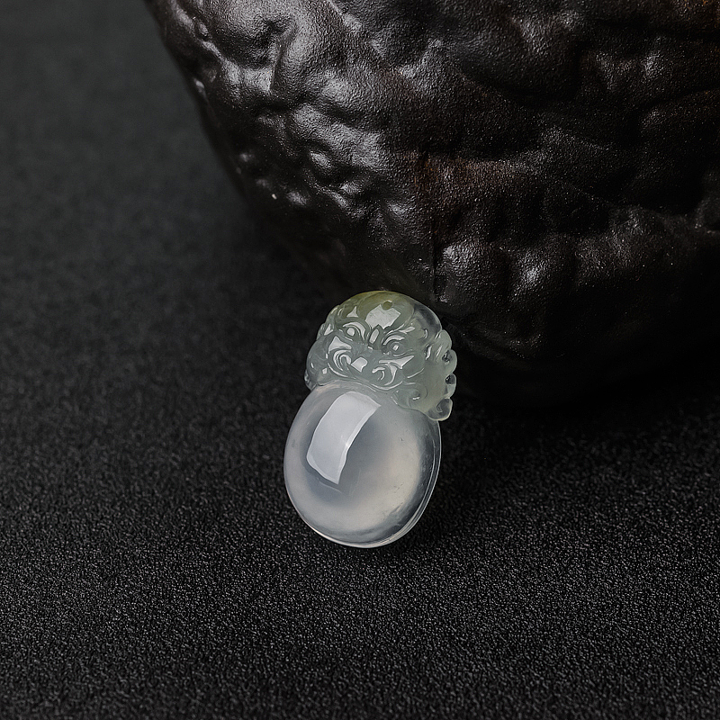 晴水翡翠狮子吊坠-红掌柜