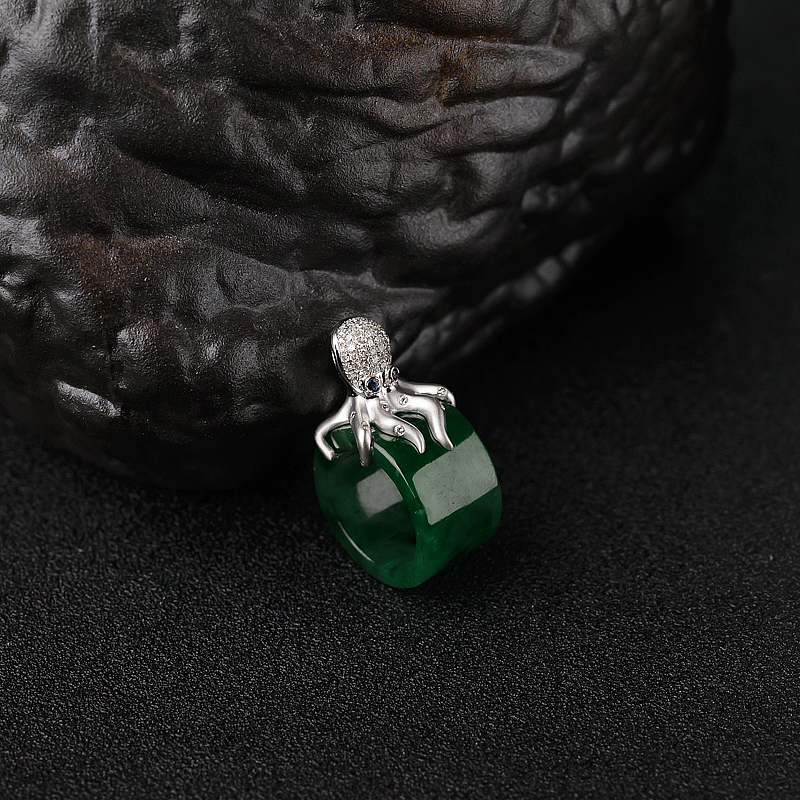 糯种翠色翡翠路路通吊坠-红掌柜