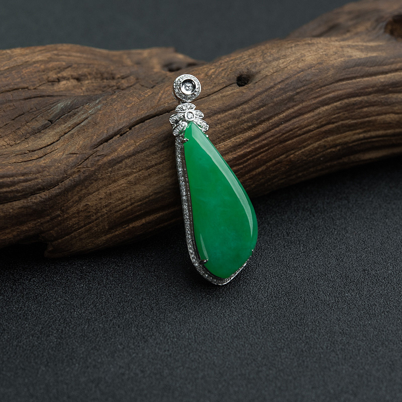 天然18K金镶钻糯种阳绿翡翠吊坠-红掌柜