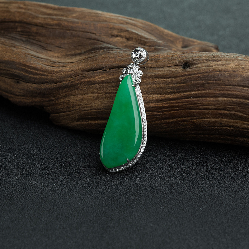 缅甸18K金镶钻糯种阳绿翡翠吊坠-红掌柜