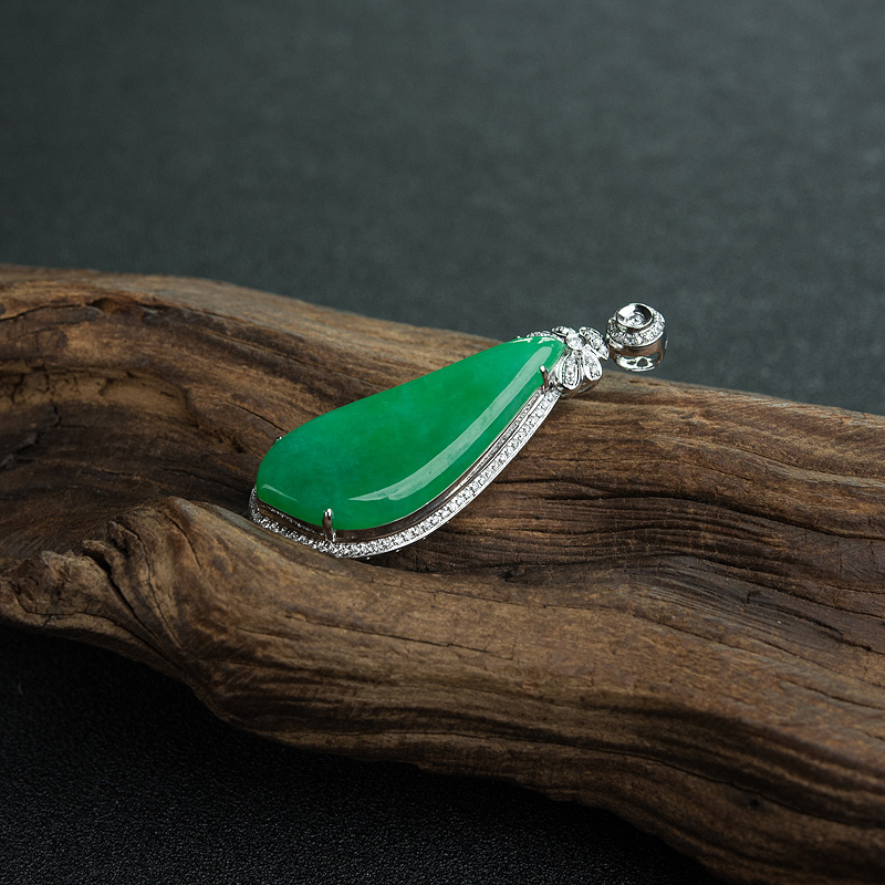 18K金镶钻糯种翡翠吊坠-红掌柜