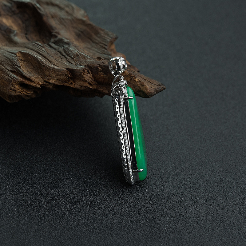 18K金镶钻糯种翡翠吊坠-红掌柜