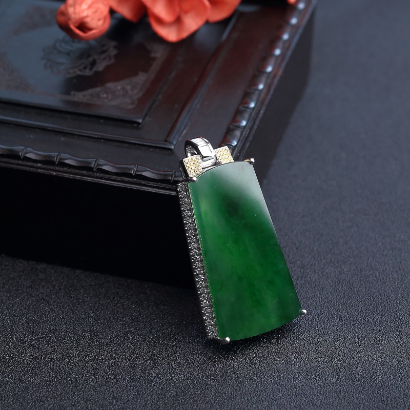 天然18K镶钻糯种浓绿翡翠无事牌吊坠 - 红掌柜