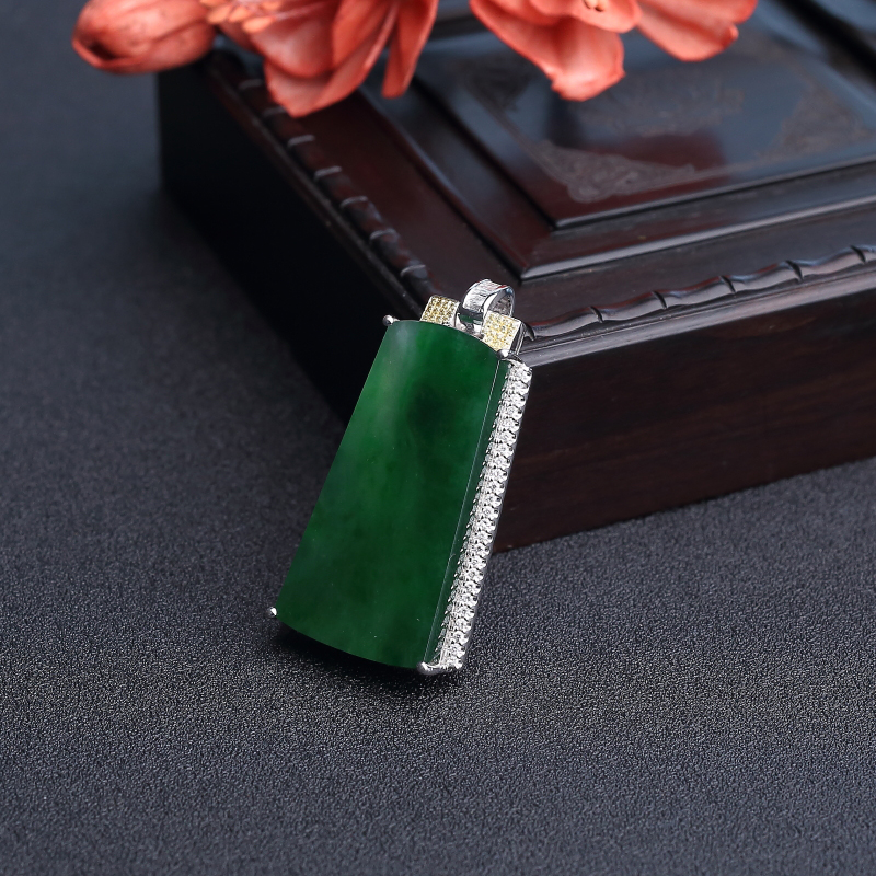 18K镶钻糯种浓绿翡翠无事牌吊坠 - 红掌柜