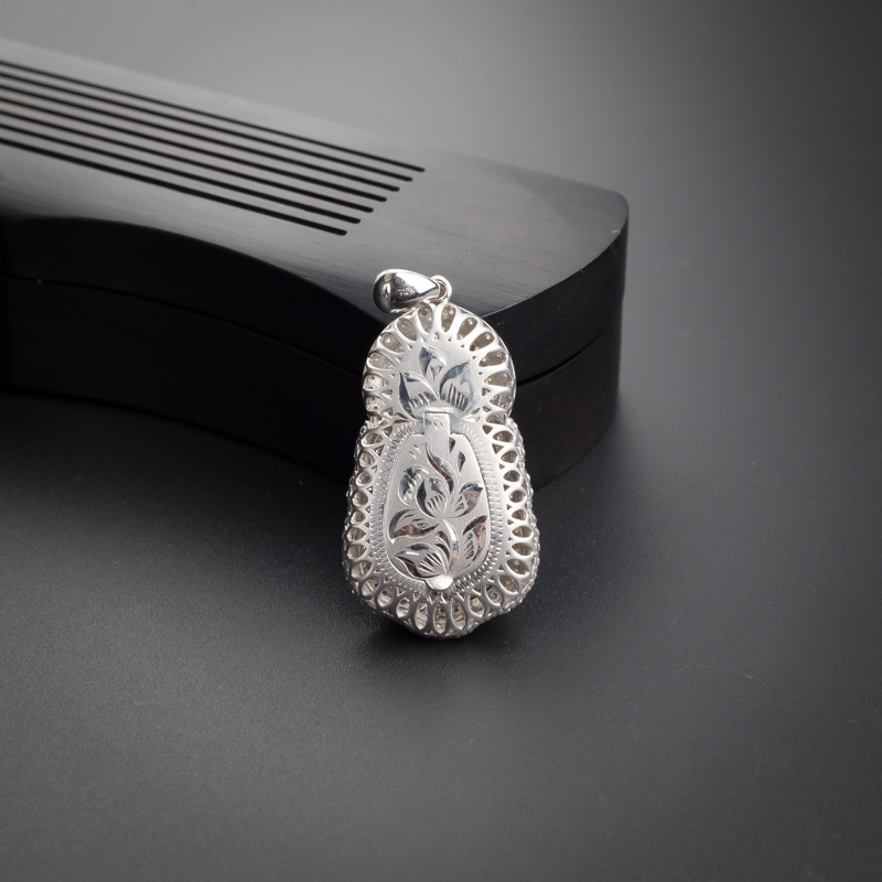 18K金镶冰种阳绿观音翡翠吊坠 - 红掌柜