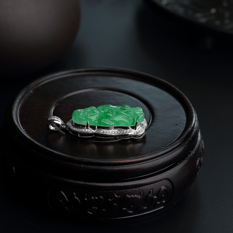 18K金镶缅甸糯种满绿翡翠吊坠-红掌柜