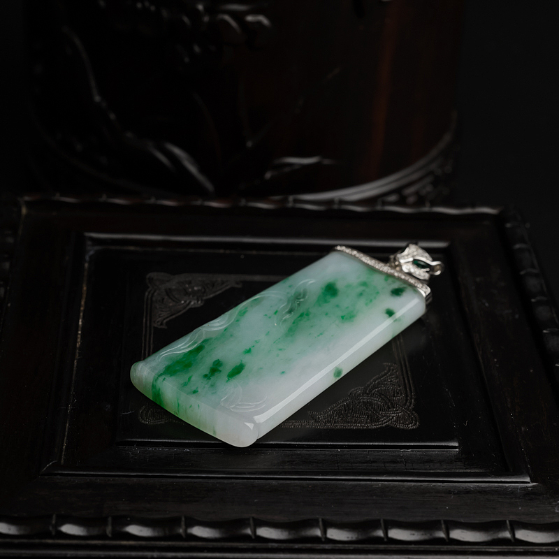 翡翠牌吊坠-红掌柜