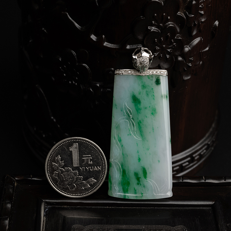 糯种翡翠牌吊坠-红掌柜