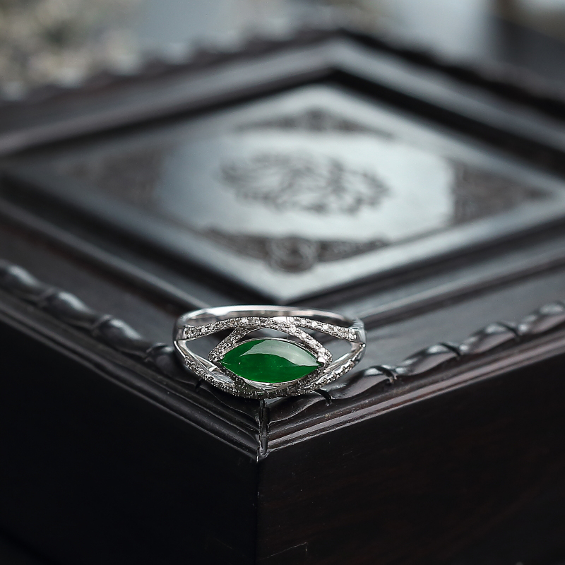 18K镶冰糯种阳绿翡翠戒指 - 红掌柜