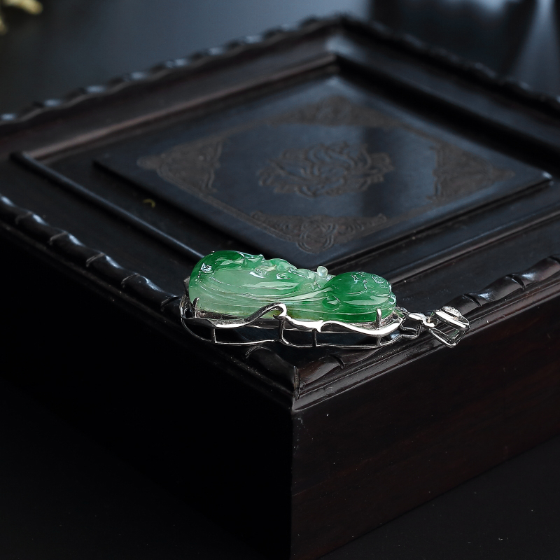 翡翠连年有余吊坠-红掌柜