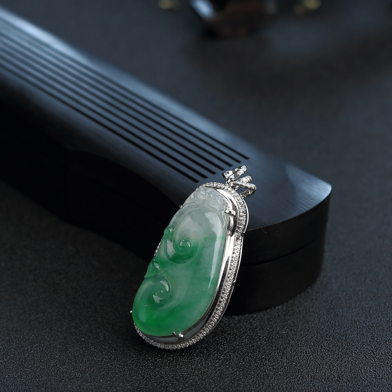 糯种飘绿翡翠如意吊坠-红掌柜