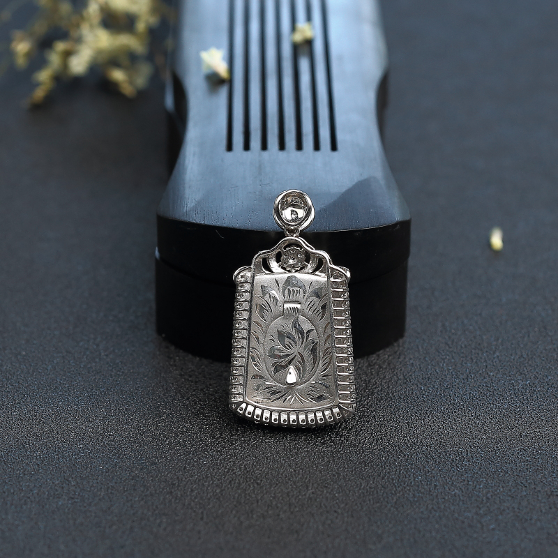 18K金镶冰糯种翡翠吊坠-红掌柜