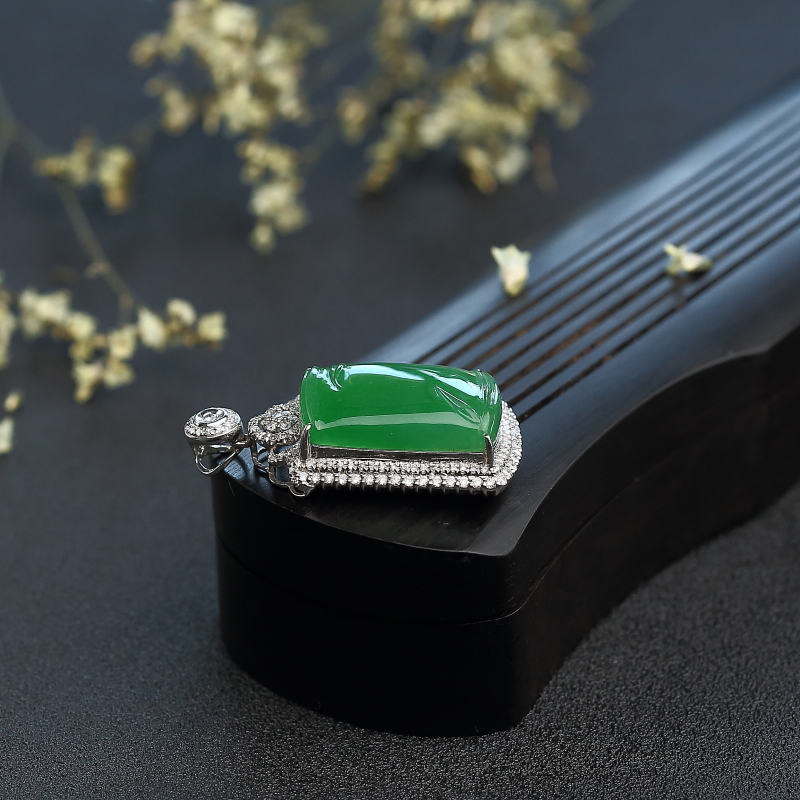 阳绿翡翠吊坠-红掌柜