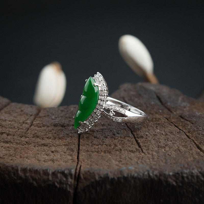 18k镶天然糯种翠色翡翠福豆戒指-红掌柜