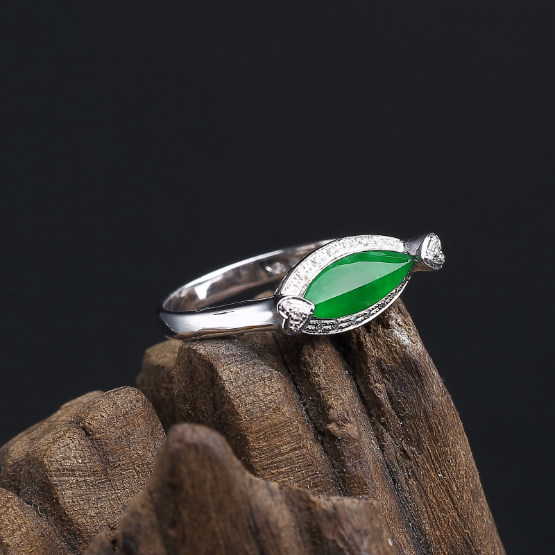 天然糯冰种翠绿翡翠戒指-红掌柜