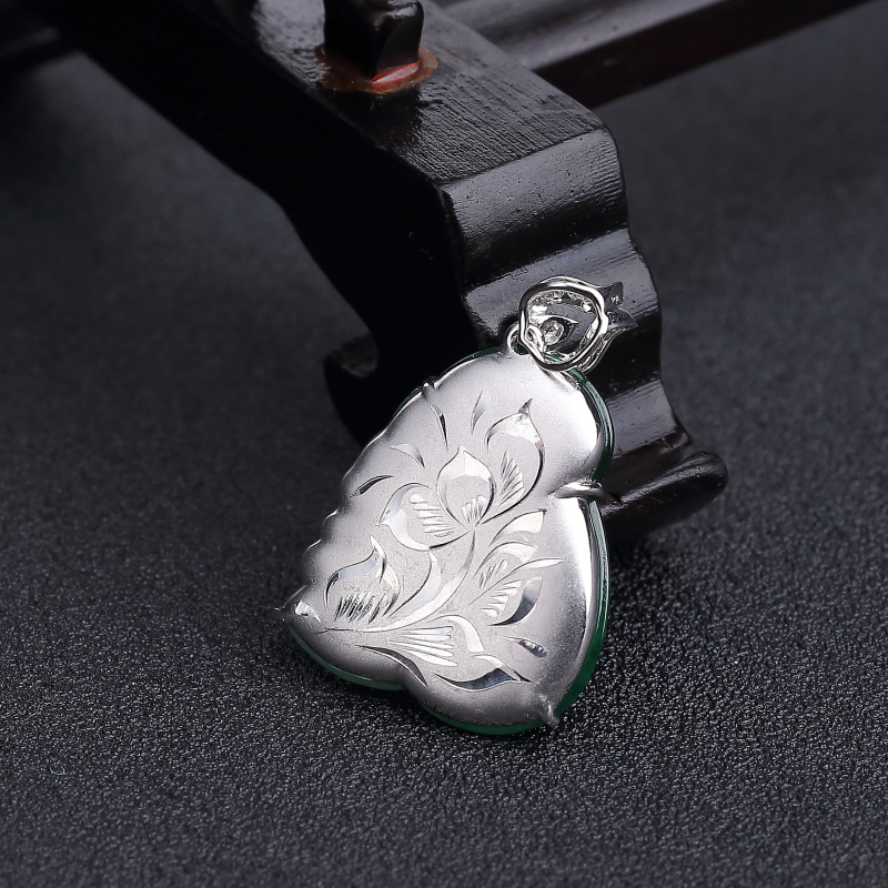 18K金镶钻糯种飘翠翡翠松鼠吊坠-红掌柜