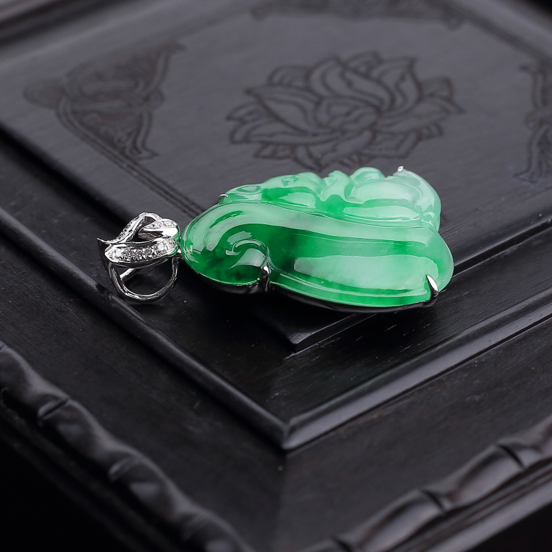 天然糯种飘翠翡翠松鼠吊坠-红掌柜