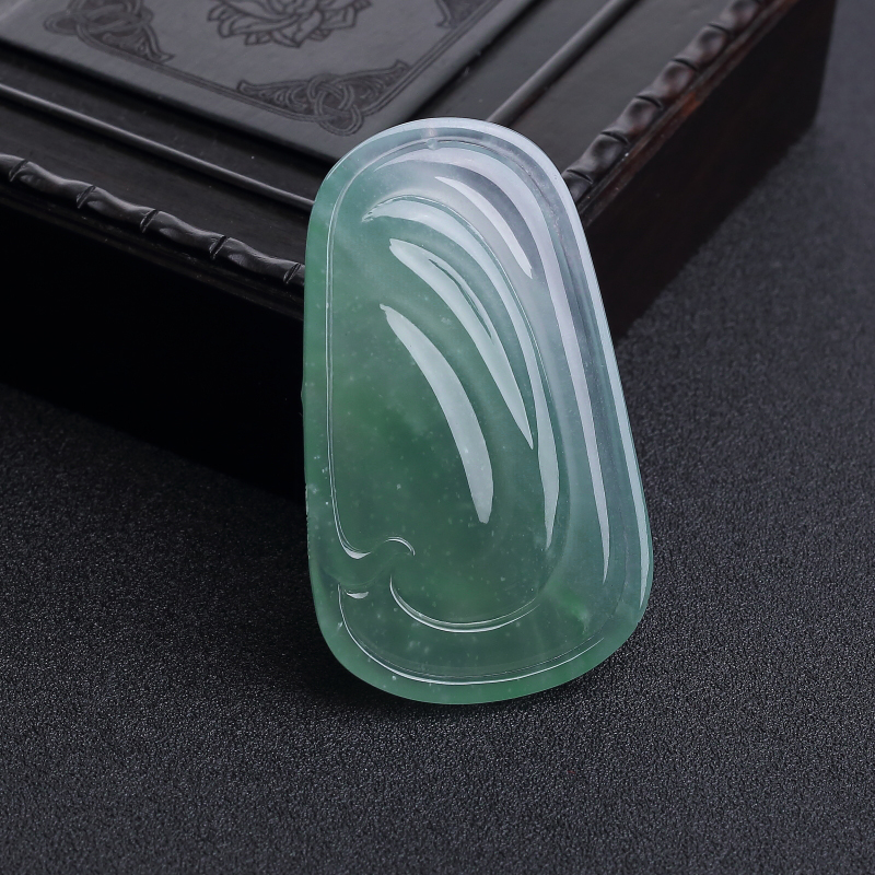 糯冰种晴水翡翠-红掌柜