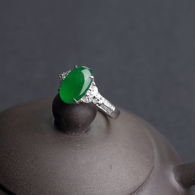18K镶钻天然糯冰种阳绿翡翠戒指-红掌柜