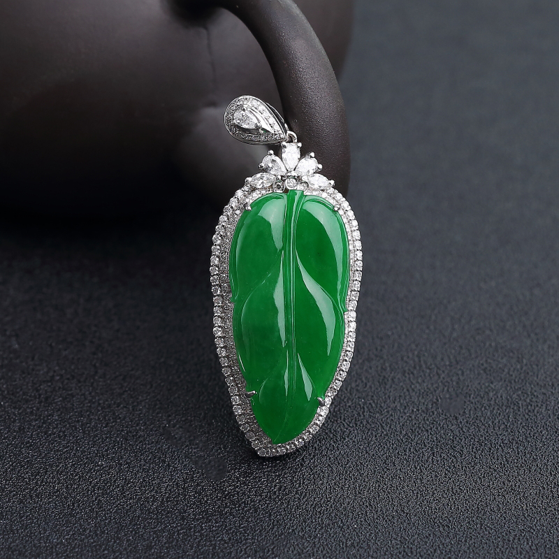 18K镶钻缅甸糯种翠色翡翠叶子吊坠-红掌柜