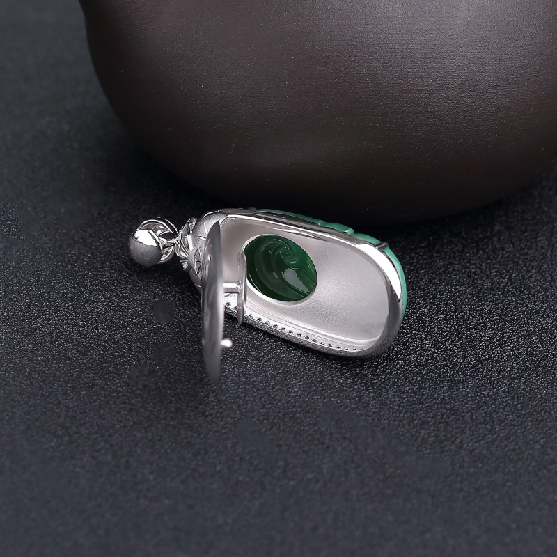 18K镶钻天然翠色翡翠如意吊坠-红掌柜