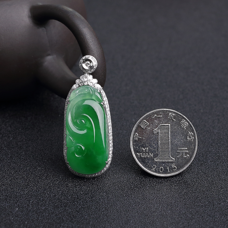 糯冰种翠色翡翠吊坠-红掌柜