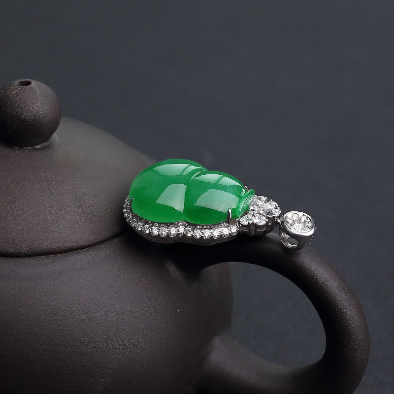 18K金镶钻天然糯种翡翠葫芦吊坠-红掌柜