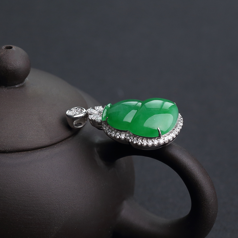 18K金镶钻天然糯种翠色翡翠吊坠-红掌柜