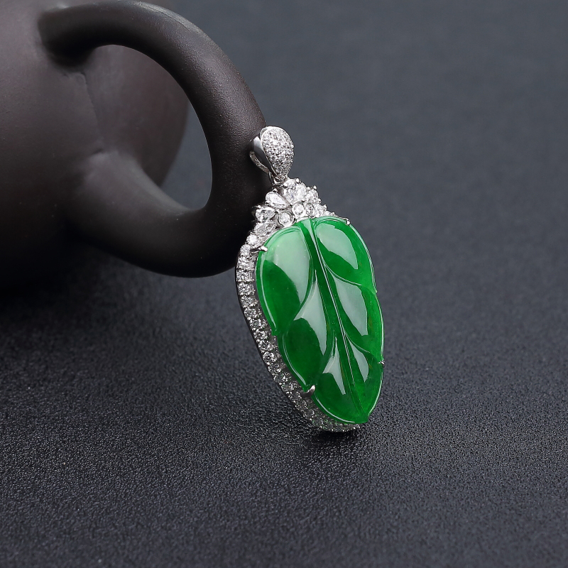 天然糯种翠色翡翠叶子吊坠-红掌柜