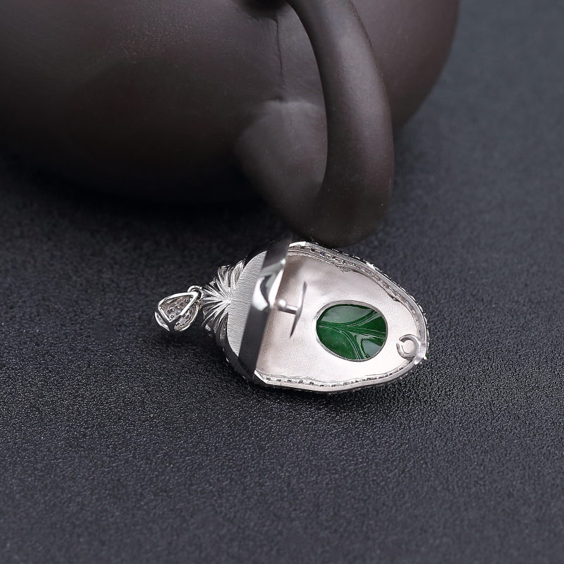 18K金镶钻天然翠色翡翠叶子吊坠-红掌柜