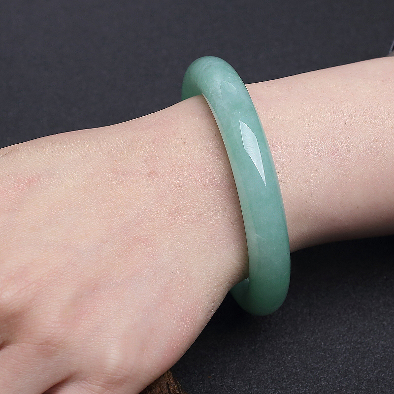 糯冰种翡翠圆镯-红掌柜