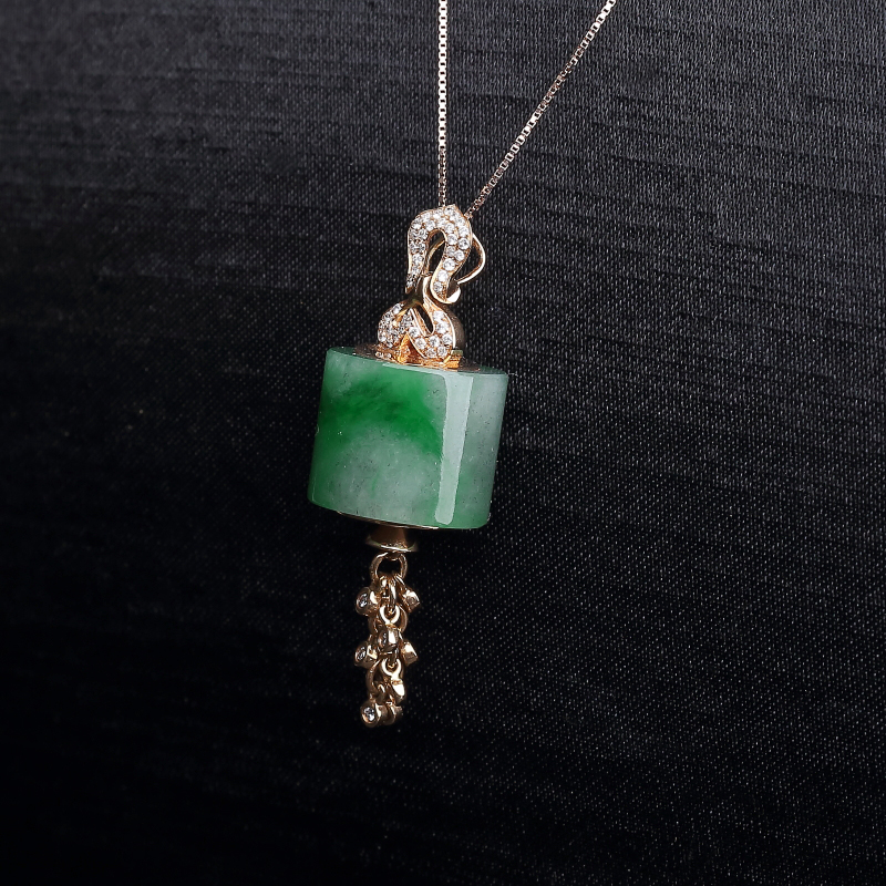 18K镶钻糯种翠色翡翠路路通吊坠-红掌柜