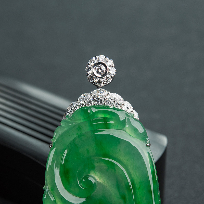 天然18K金镶钻糯冰种阳绿翡翠如意吊坠-红掌柜