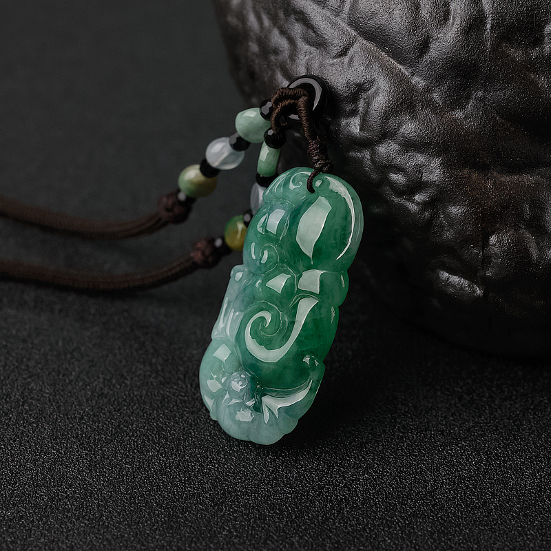 豆绿翡翠如意吊坠-红掌柜
