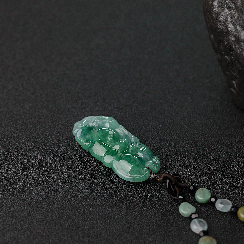 豆种豆绿翡翠吊坠-红掌柜