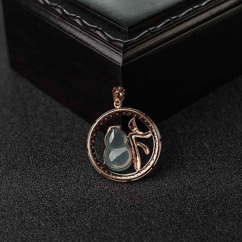 18K金镶钻晴水翡翠葫芦吊坠-红掌柜